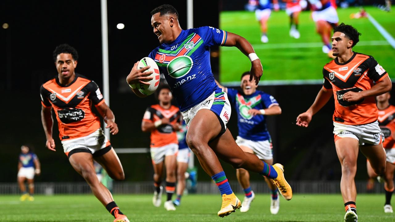 Viliami Vailea dives over to score a try during the NRL trial match between New Zealand Warriors and Wests Tigers on February 09, 2023 in Auckland, New Zealand. (Photo by Hannah Peters/Getty Images)