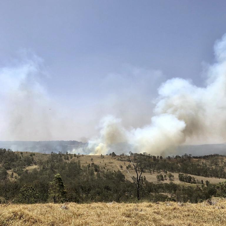 Looking north from Hampton View Ct, Hampton, toward Grapetree (out the back of Pechey). November 2019. Pechey Bushfire.