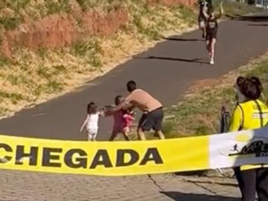 A father has been labelled ‘entitled’ online after he reportedly sent his kids out to hug their mum while she was running a race – nearly spoiling her chances of winning. Picture: TikTok