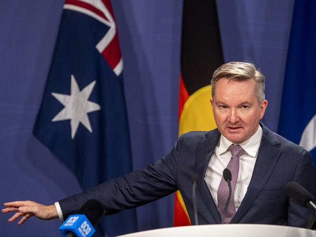 SYDNEY, AUSTRALIA. NewsWire Photos.December 13, 2024.Australian Federal Minister for Climate Change and Energy Chris Bowen holds a press conference in Sydney. Picture: NewsWire / Jeremy Piper