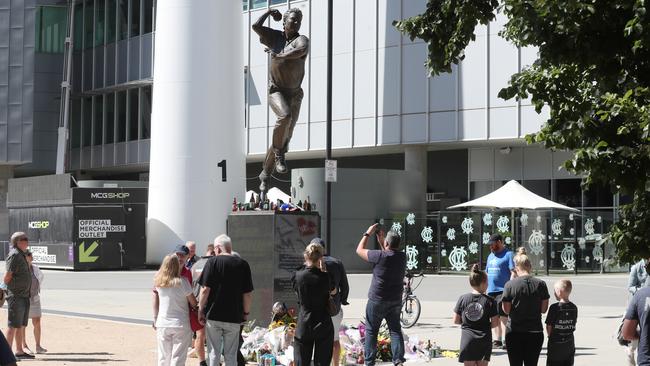 Warne’s statue at the MCG has turned into a shrine. Picture: NCA NewsWire / David Crosling.