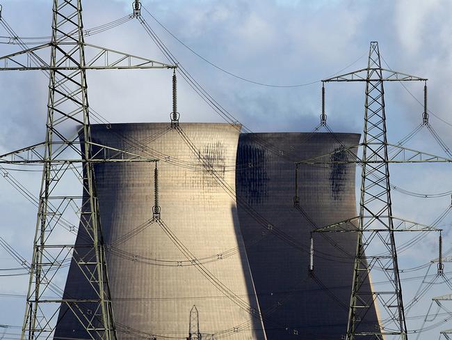 Steam rises from the eight cooling towers at the Ferrybridge power station near Leeds, England, 30 Oct 2006 - industry energy o/seas Britain coal fired plant chimneys tower lines