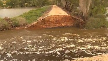 Ponde near Murray Bridge, where a flood levee has given way. Picture: 9News Adelaide