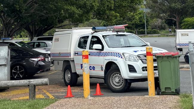 Police worked to set up a crime scene after a man was found with traumatic injuries at Firth Park, Mudgeeraba. Sunday, December 12, 2024. Mudgeeraba alleged assault. Photo: Jacklyn O'Brien.