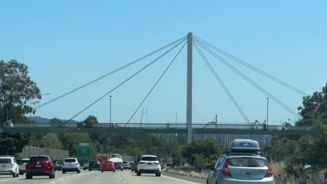 Pro-Palestine protesters on the M1 footbridge near Oxenford. Picture: Supplied.