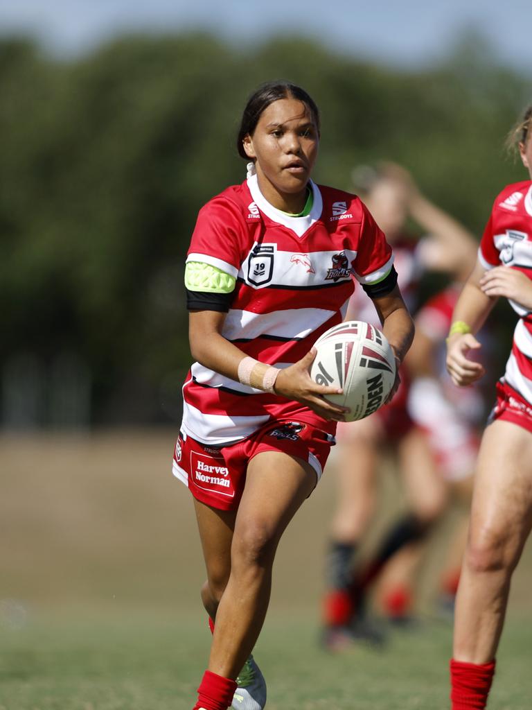 05/03/2023 - Sadie Langton scored a great try for the Harvey Norman Under 19s side. Picture: Josh Woning QRL