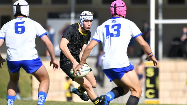 St Laurence’s College fly half Finn Mackay was named man of the match for the third consecutive game and as such is the starting fly half in our round 5 Team of the Week.