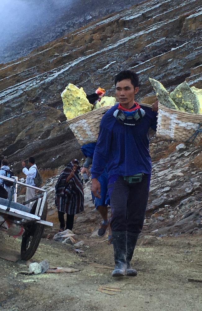 Kwata Ijen miner carrying a load of sulphur in Banyuwangi.