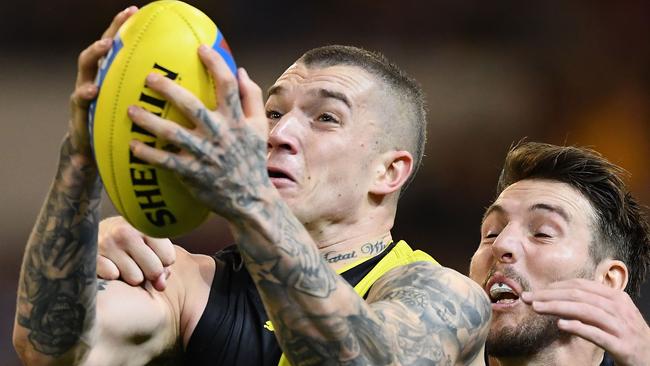 MELBOURNE, AUSTRALIA - JUNE 25: Dustin Martin of the Tigers marks infront of Dale Thomas of the Blues during the round 14 AFL match between the Richmond Tigers and the Carlton Blues at Melbourne Cricket Ground on June 25, 2017 in Melbourne, Australia. (Photo by Quinn Rooney/Getty Images)