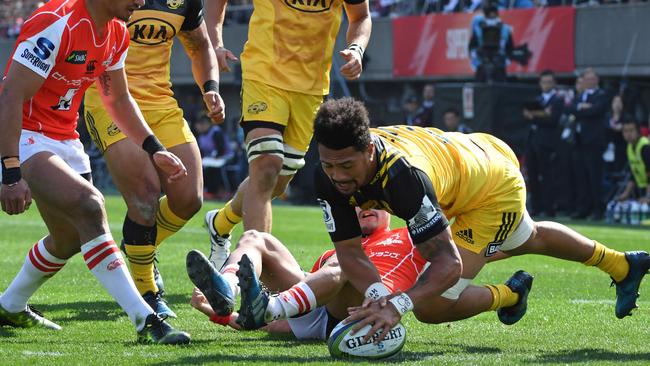 Wellington Hurricanes scored their highest ever score, as they smashed Japan Sunwolves in Tokyo.