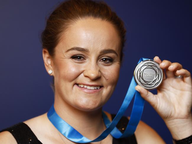 MELBOURNE, AUSTRALIA - DECEMBER 12: Ashleigh Barty poses with the Newcombe Medal during the 2022 Newcombe Medal at Crown Entertainment Complex on December 12, 2022 in Melbourne, Australia. (Photo by Daniel Pockett/Getty Images)