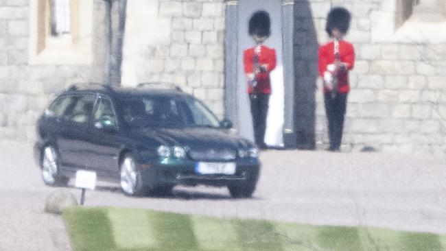 ONE TIME PRINT AND WEB USE FOR MASTHEAD PAPERSGROUP FEES PURCHASEDFEES APPLY, SPLIT ACROSS THOSE WHO PUBLISH. Members of the Royal family leaving Windsor castle. 18 Apr 2021 Pictured: The QueenÃ¢â‚¬â„¢s car leaves Windsor castle Material must be credited "News Licensing" unless otherwise agreed. 100% surcharge if not credited. Online rights need to be cleared separately. Strictly one time use only subject to agreement with News Licensing. Photo credit: News Licensing / MEGA TheMegaAgency.com +1 888 505 6342 (Mega Agency TagID: MEGA747525_011.jpg) [Photo via Mega Agency]