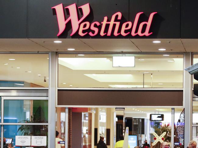 MELBOURNE, AUSTRALIA - NewsWire Photos SEPTEMBER 18, 2020:   People are seen shopping at Fountain Gate Shopping Centre in Narre Warren, Melbourne, Victoria. Picture: NCA NewsWire / Daniel Pockett