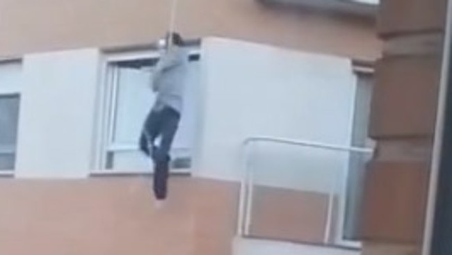 Man falls to death after forgetting keys to third-storey apartment in ...