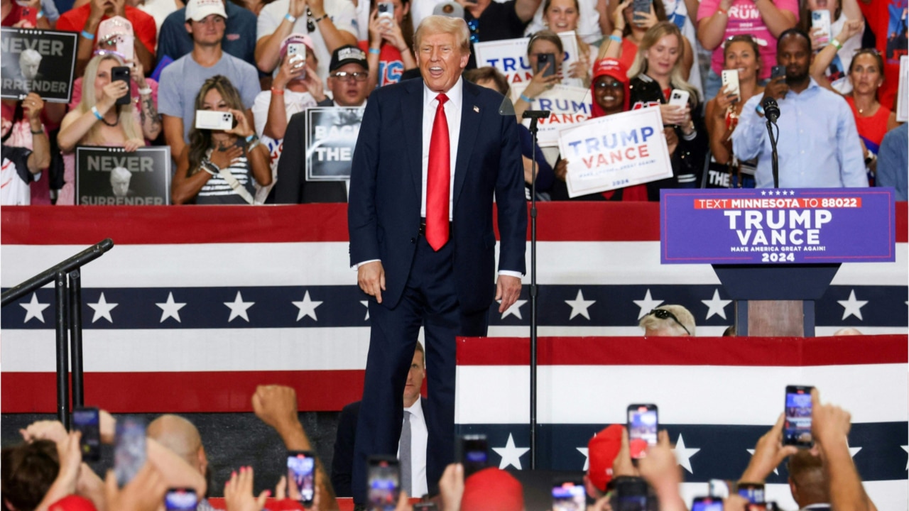 Donald Trump welcomed by huge crowd of supporters at Minnesota rally