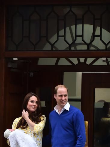 Britain's Prince William, Duke of Cambridge, and his wife Catherine, Duchess of Cambridge show their newly-born daughter, their second child, to the media outside the Lindo Wing at St Mary's Hospital in central London, on May 2, 2015. The Duchess of Cambridge was safely delivered of a daughter weighing 8lbs 3oz, Kensington Palace announced. The newly-born Princess of Cambridge is fourth in line to the British throne. AFP PHOTO / BEN STANSALL