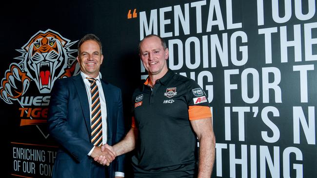 Wests Tigers' CEO Justin Pascoe welcomes his new coach. (AAP Image/Brendan Esposito)