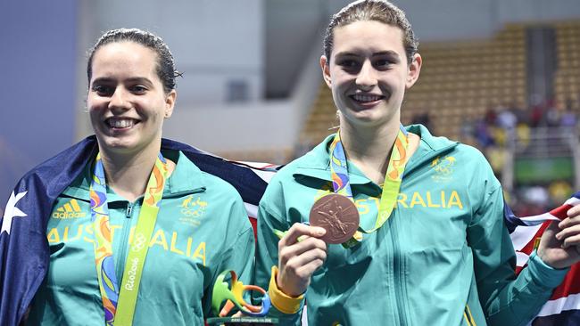 Maddison Keeney and Anabelle Smith pose with their bronze medals.