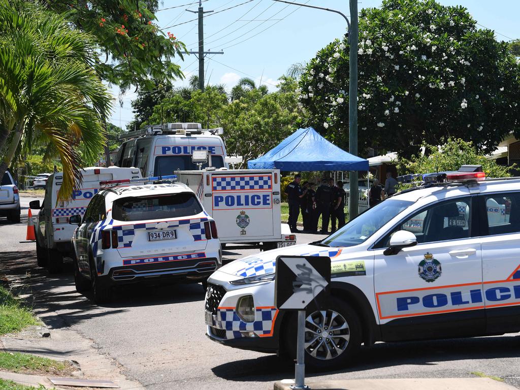 Townsville police are investigating a homicide in Mundingburra. A man, 25, has been taken into custody. Picture: Shae Beplate.