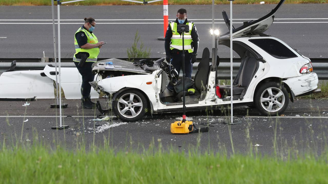 Eastern Freeway accident: 4 people in car crash to cop covid fines ...