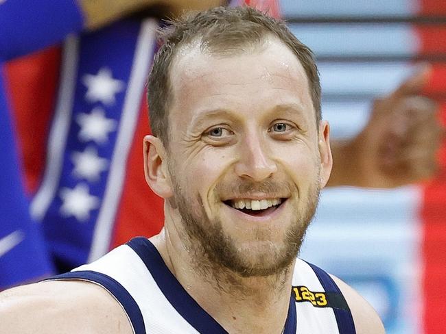 PHILADELPHIA, PENNSYLVANIA - MARCH 03: Joe Ingles #2 of the Utah Jazz smiles after scoring during the first quarter against the Philadelphia 76ers at Wells Fargo Center on March 03, 2021 in Philadelphia, Pennsylvania. NOTE TO USER: User expressly acknowledges and agrees that, by downloading and or using this photograph, User is consenting to the terms and conditions of the Getty Images License Agreement.   Tim Nwachukwu/Getty Images/AFP == FOR NEWSPAPERS, INTERNET, TELCOS & TELEVISION USE ONLY ==