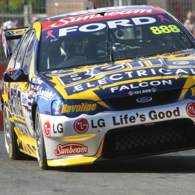 20 Oct 2006 : Indy Gold Coast Day Two : Craig Lowndes during the V8 Supercar Qualifier : PicGrant/Parker