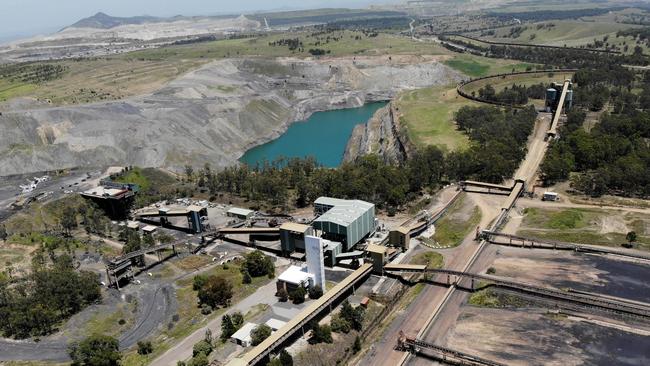 The NSW Government have released an assessment report into the Maxwell Underground Mine Project in Jerrys Plains. The infrastructure from the old Drayton Coal mine that will be re-used in the proposed Maxwell Underground mine, but this plan is under threat if the Greens hold the balance of power in parliament. Picture: Toby Zerna