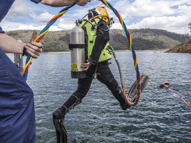 Police diving training in Lake Eildon, Victoria. Pictures: Ian Currie