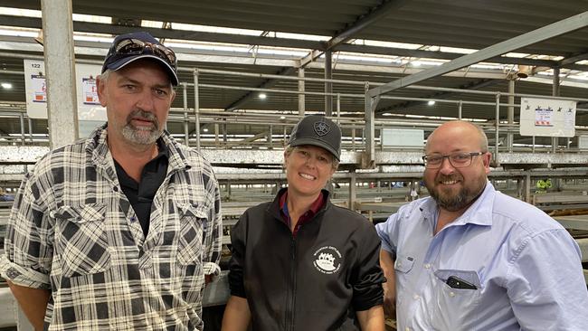 Kelvin and Michelle Read, from Dederang, and vendor Greg Pronk also from Dederang, sold Black Simmental cross heifers, 379kg, for $1270 or 335c/kg in a result he rated as strong for the current market.