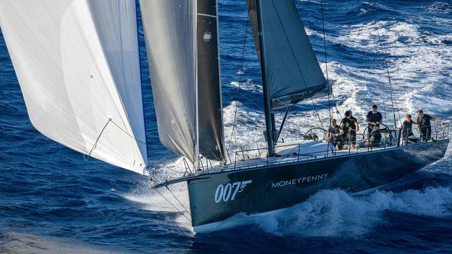 Moneypenny racing to Hobart. Pic: Andrea FRANCOLINI/ROLEX/AFP)