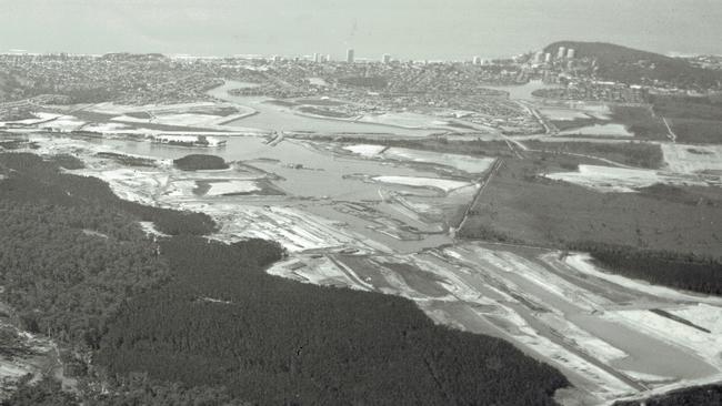 The Bond University site in 1988. The future location of Lake Orr is being dredged in the foreground.