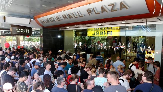 Crowds outside Rundle Mall Plaza for the 2017 Boxing Day sales. Picture: Calum Robertson