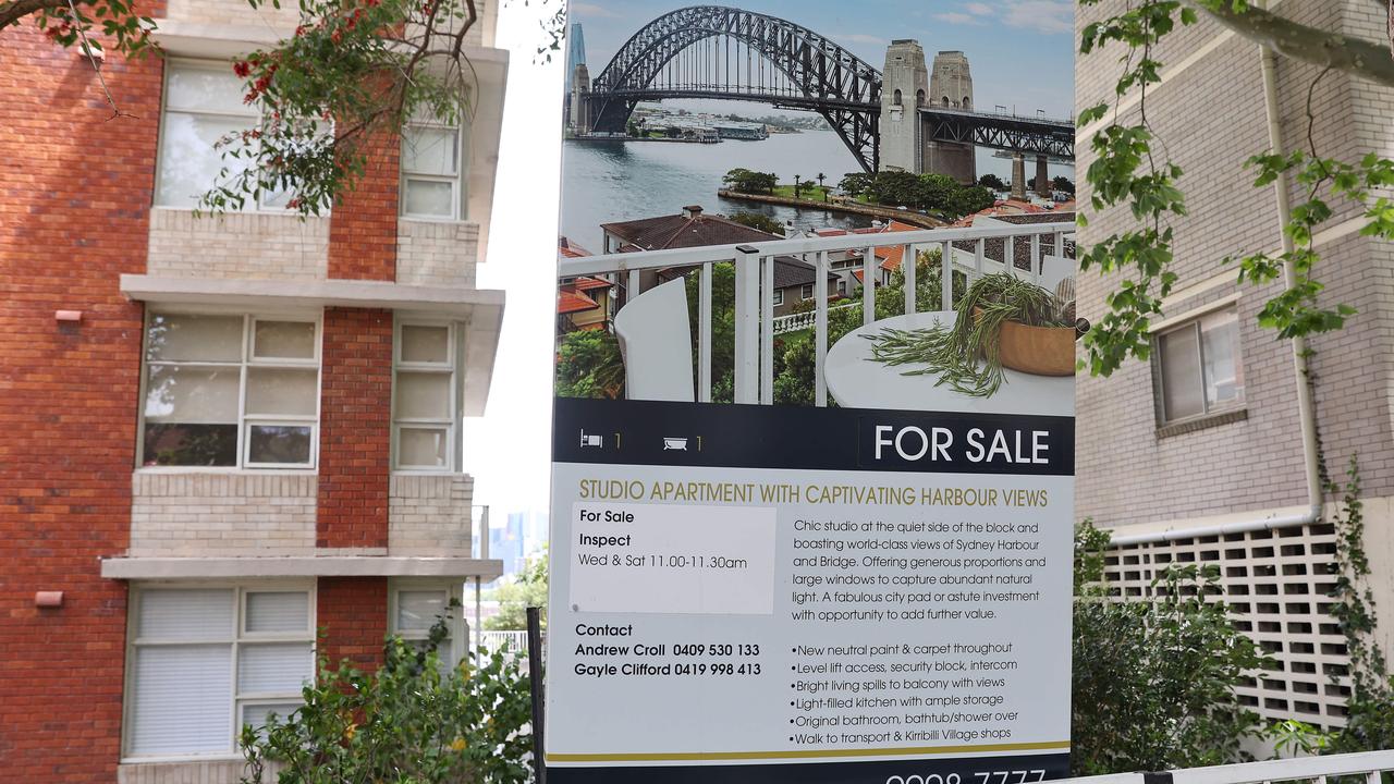 House price falls could impact people looking to get into the market now. Picture: NCA NewsWire/David Swift