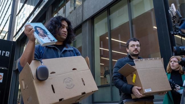 Two people who claim to be Twitter employees, speak with reporters outside Twitter headquarters on October 28, 2022, in San Francisco, California. Picture: Constanza Hevia/AFP