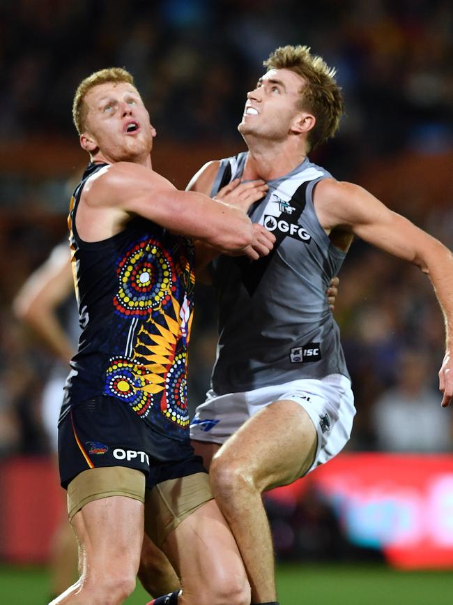 Dougal Howard rucks against Reilly O'Brien this year. He is following Ryder to the Saints. Picture: Mark Brake/Getty Images