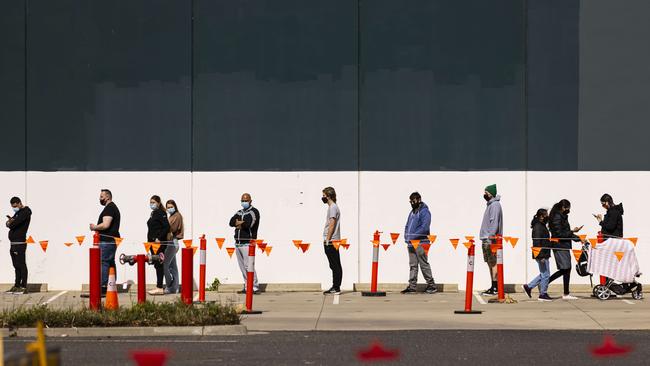 People queue up to receive a vaccine at a pop up vaccination hub in Melbourne. Picture: NCA NewsWire / Daniel Pockett