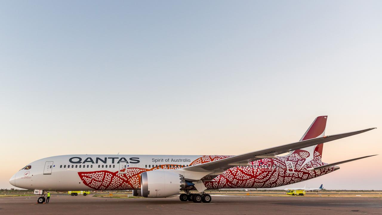 Qantas Dreamliner in Alice Springs