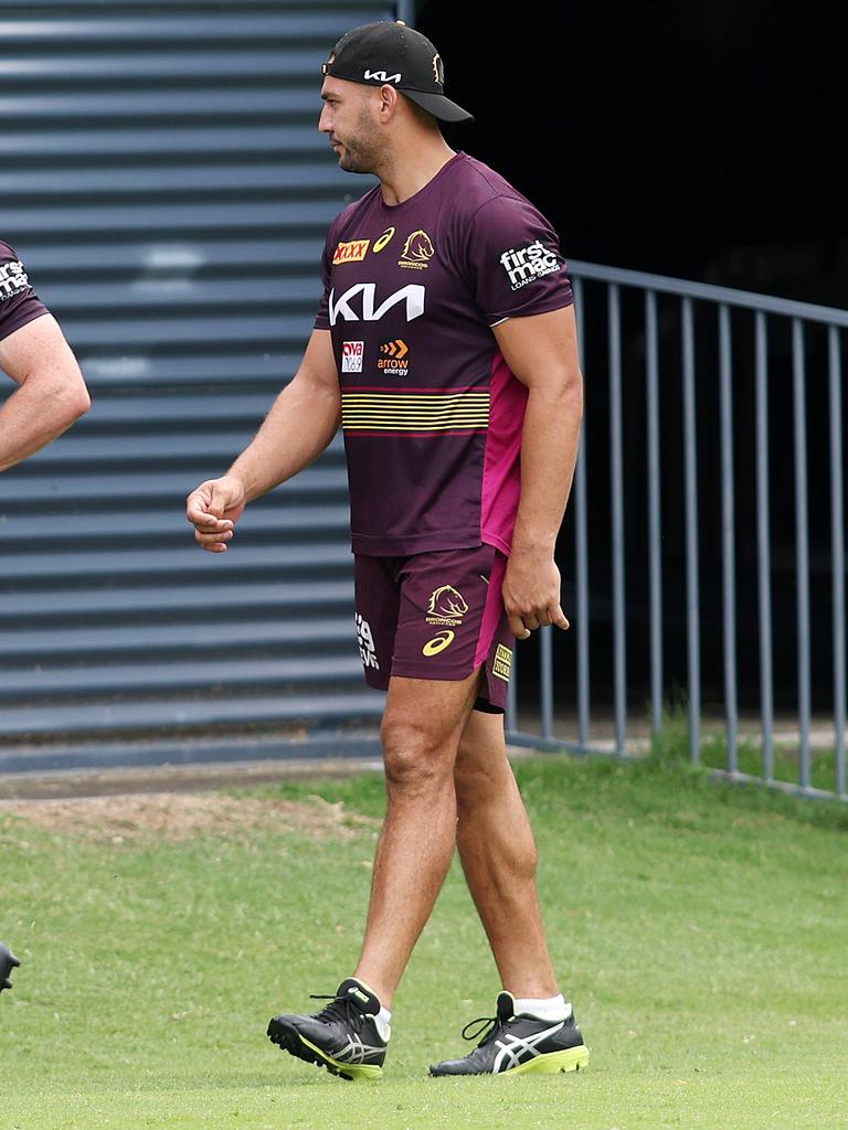 Brisbane Broncos training: Traffic controllers, security called in as fans  turn out ahead of NRL grand final