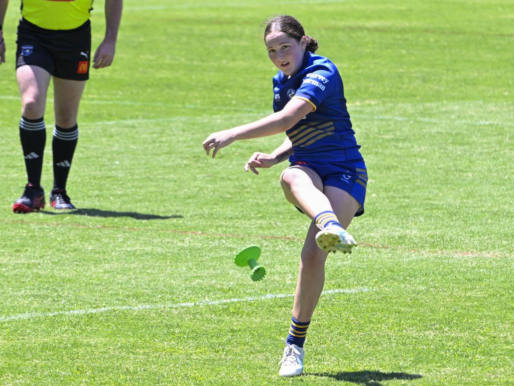 Alleya Scrivens kicks for goal. Picture: Martin Ollman