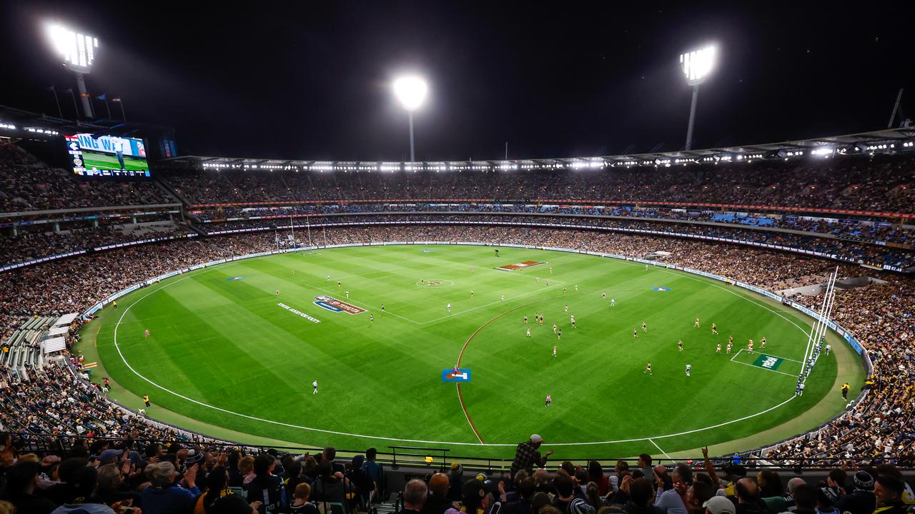 AFL fans left baffled by sight of straight boundary line at the MCG ...