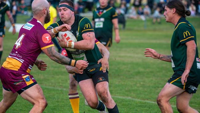 Shellharbour Stingrays Vs Sharks. Tommy Warner With a big charge into the line. Picture: Thomas Lisson