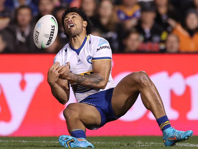 PENRITH, AUSTRALIA - SEPTEMBER 09:  Waqa Blake of the Eels drops the ball during the NRL Qualifying Final match between the Penrith Panthers and the Parramatta Eels at BlueBet Stadium on September 09, 2022 in Penrith, Australia. (Photo by Mark Kolbe/Getty Images)