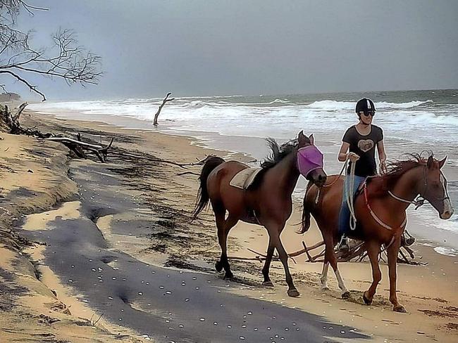 ShanÃ© Steffen and her two horses Glory and Malika are no stranger to endurance rides, completing a few as long as 500km.