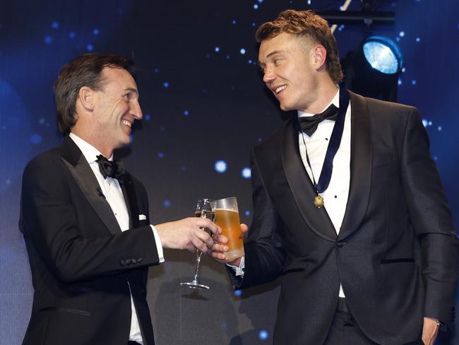 MELBOURNE, AUSTRALIA. NewsWire Photos. September 23 , 2024   The 2024 AFL Brownlow medal at the Palladium room in Crown Casino, Melbourne.   Patrick Cripps of the Blues  with AFL CEO Andrew Dillon after winning the 2024 Brownlow Medal . Picture: NewsWire/ Michael Klein