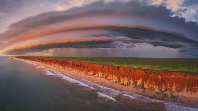 Wow: Ben Broady’s panorama of the shelf cloud over James Price Point