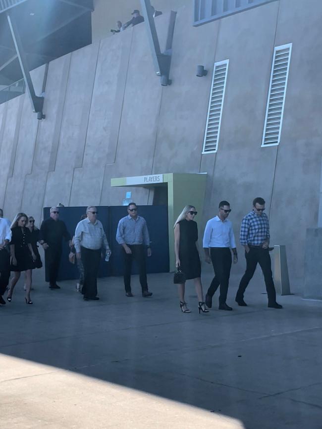 Ricky Ponting and Adam Gilchrist lead a bus load of people into the private memorial service of Andrew Symonds.