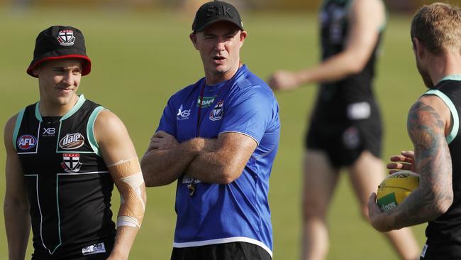 St Kilda coach Alan Richardson (centre) oversees training.