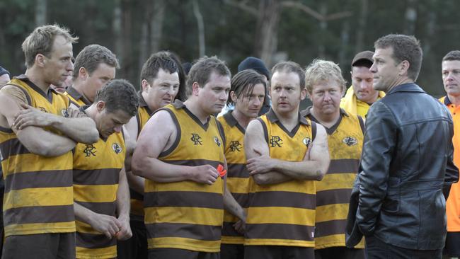 Rhys Muldoon addresses the Rushworth Growlers in Valentine's Day.