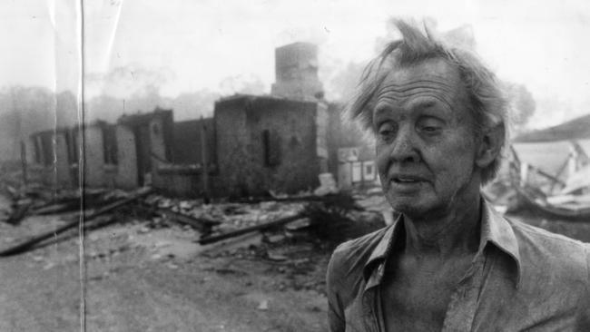 February 16, 1983: Hahndorf resident Peter Gaskell, 64, in front of the house he tried to save for his friend and neighbour Ian Kroehn. Photo: Chris Mangan/ The Advertiser.