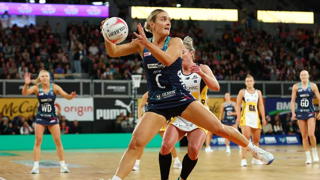 MELBOURNE, AUSTRALIA - APRIL 08: Liz Watson of the Vixens looks to pass during the round four Super Netball match between Melbourne Vixens and Sunshine Coast Lightning at John Cain Arena on April 08, 2023 in Melbourne, Australia. (Photo by Graham Denholm/Getty Images)